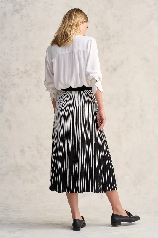 Gradual Stripe Skirt