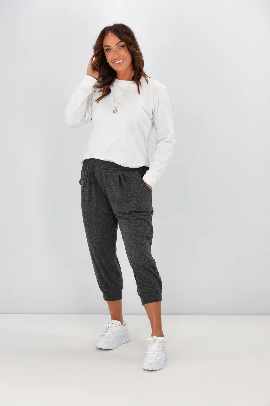 Betty Basics Tokyo 3/4 Pant Charcoal