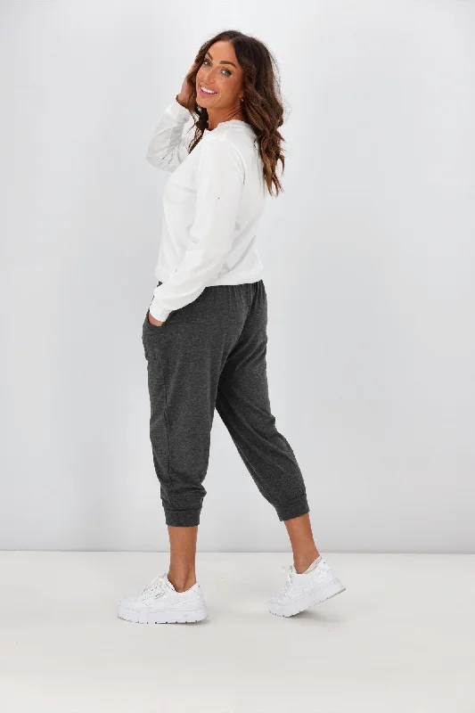 Betty Basics Tokyo 3/4 Pant Charcoal