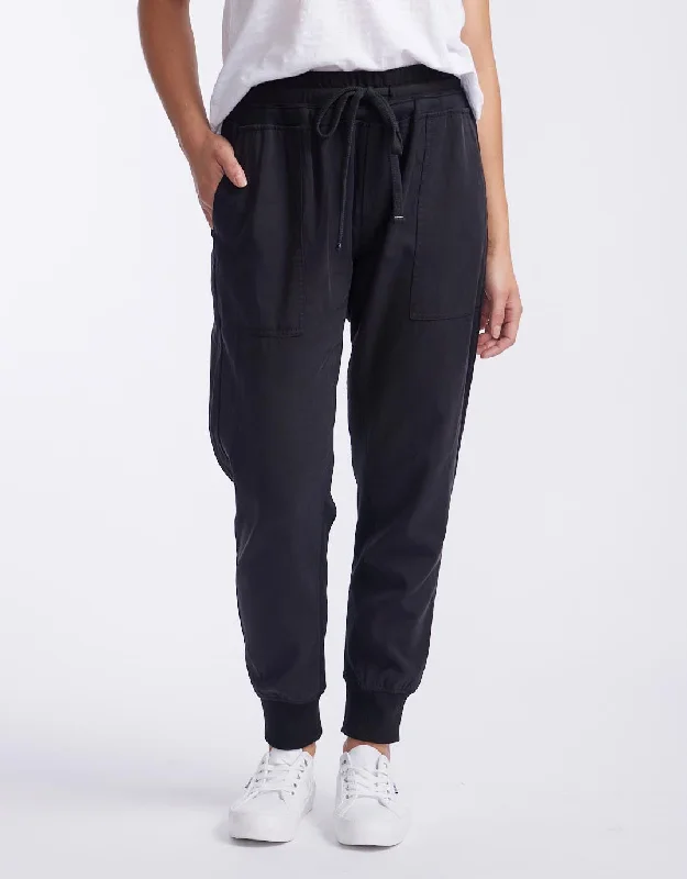 The Weekend Utility Pant - Black