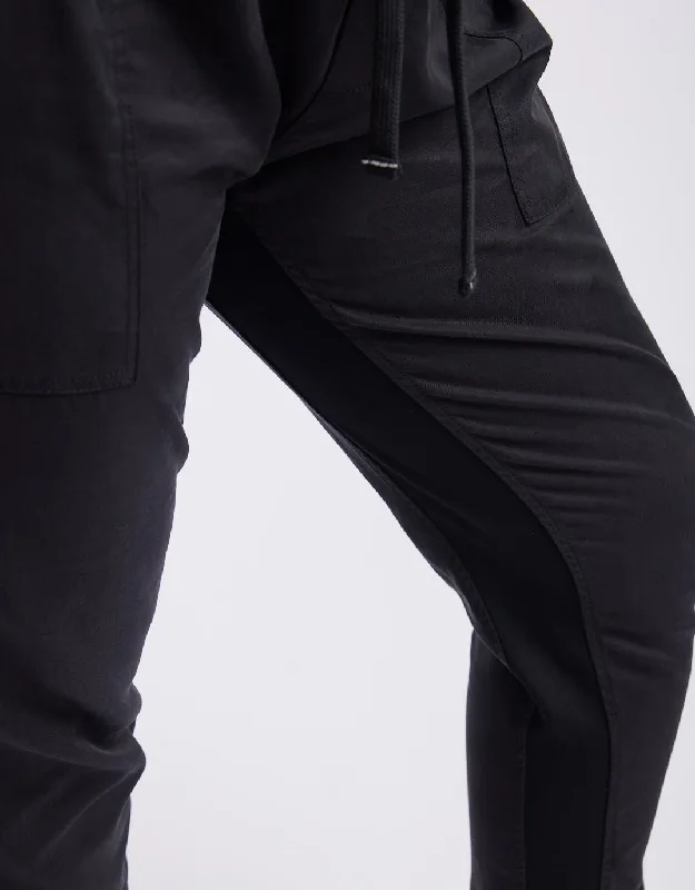 The Weekend Utility Pant - Black